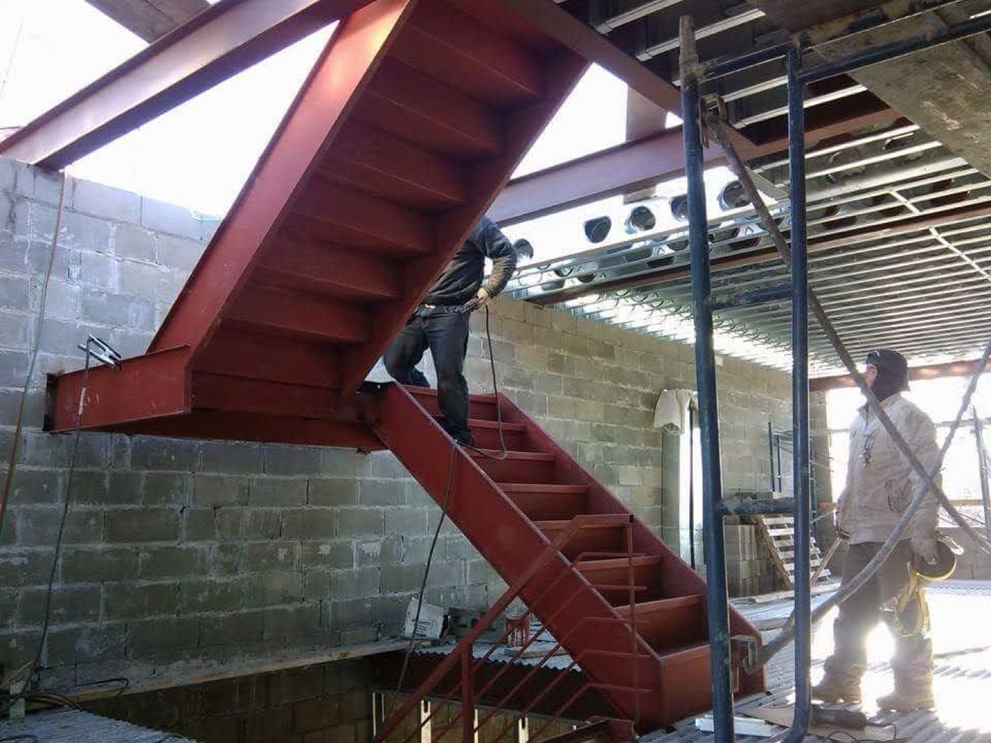 Installing steel staircase stringers