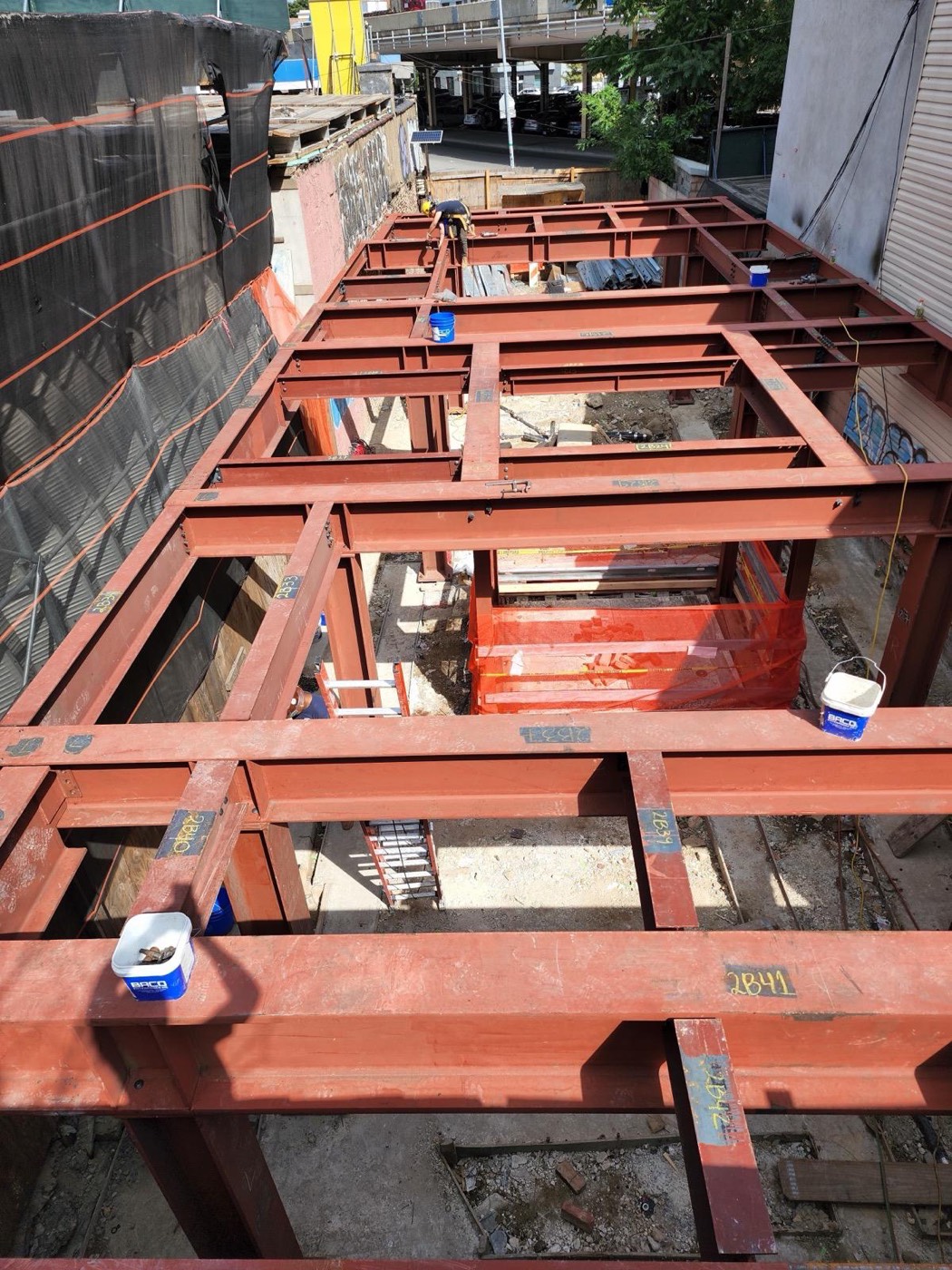 Steel floor beam grid framing