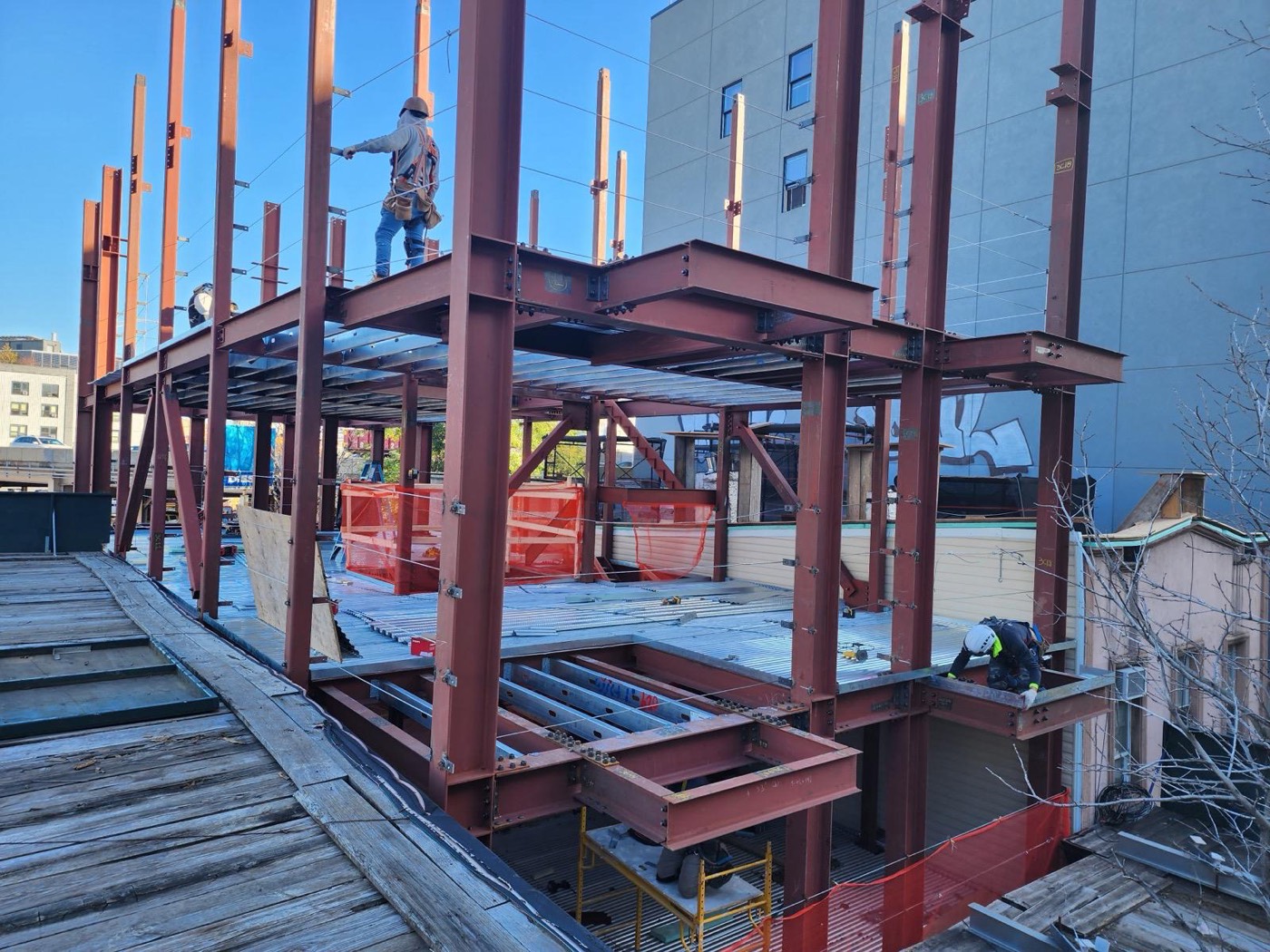 Multi-level steel frame erection